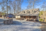 Lain-lain The Captains Quarters in Rogers w/ Covered Porch!