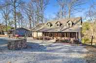 Others The Captains Quarters in Rogers w/ Covered Porch!