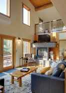 Imej utama Cabin w/ Hot Tub & Grill < 1 Mi to Skiing!