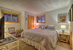 Others 3 Jewett Cabin w/ Viewing Deck - 10 Mins to Skiing!