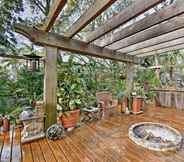 Lain-lain 3 Sarasota Bungalow w/ Pergola, Garden & Waterfalls!