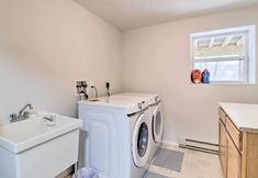 Others 3 Gas Grill, Lake Access: Scenic Poconos Retreat!