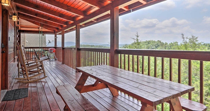 Lain-lain Log Cabin w/ Panoramic Mountain Views!