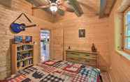 Others 2 Secluded Otto Cabin w/ Fire Pit + Scenic Deck