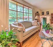 Others 4 Idyllic Glen Carbon Home w/ Screened-in Porch