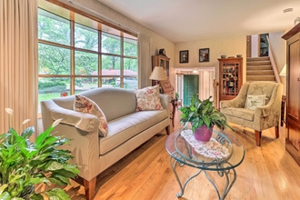 Others 4 Idyllic Glen Carbon Home w/ Screened-in Porch