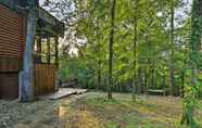 Others 4 Luxe Cabin w/ 2 Decks; 3 Blocks to Golfing!