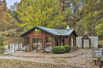 อื่นๆ 4 Romantic Eureka Springs Cabin w/ Fireplace!