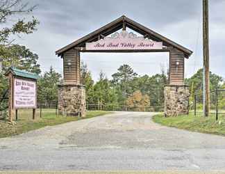 Lain-lain 2 Romantic Eureka Springs Cabin w/ Fireplace!