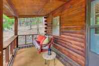 Lain-lain Romantic Eureka Springs Cabin w/ Fireplace!