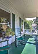 Imej utama Lush Elkin Home w/ Porch Views & Pool Table