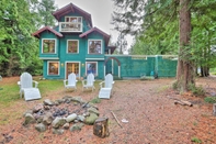 Others Lopez Island Hideaway w/ Coastal Views + Deck!