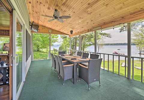 Lainnya Lakefront Gloversville Home w/ Beach + Dock!