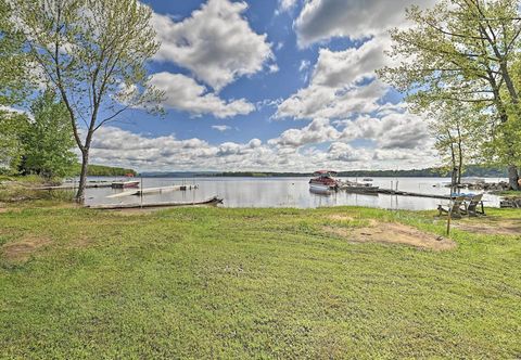 其他 Lakefront Gloversville Home w/ Beach + Dock!