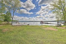 其他 Lakefront Gloversville Home w/ Beach + Dock!