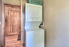 其他 6 Lakefront Gloversville Home w/ Beach + Dock!