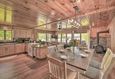 其他 2 Lakefront Gloversville Home w/ Beach + Dock!