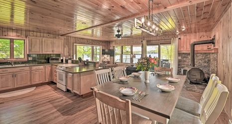 其他 2 Lakefront Gloversville Home w/ Beach + Dock!