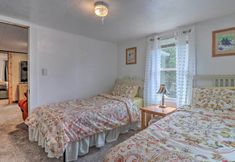 Others 7 Near Hiking + Dining: Dtwn Sylva Cottage!