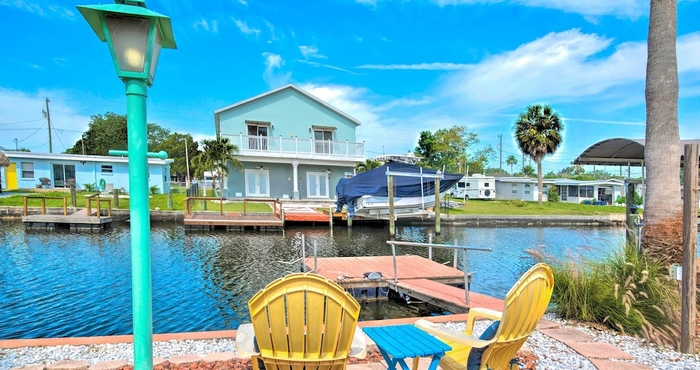 Others Backyard Oasis w/ Gulf of Mexico Access!