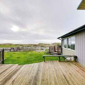 Primary image 1 Sanderling Sea Cottages, ยูนิตที่ 1 พร้อมระเบียง!, โรงแรม & ที่พัก Governor Patterson Memorial State Recreation Site