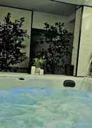 ภาพหลัก Super Beautiful Jacuzzi Apartment With Balcony