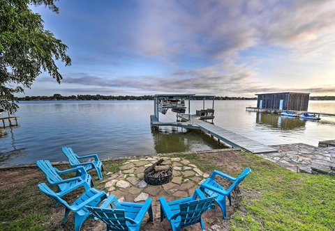 Lain-lain Lakefront Home < 3 Miles to Historic Granbury!