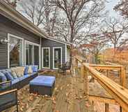 Others 5 Lakefront Rogers Getaway w/ Hot Tub & Deck!