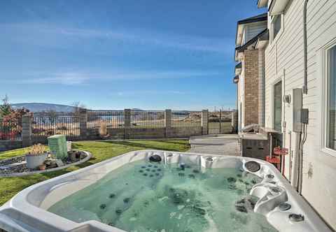 Others Pasco Condo w/ Columbia River Views + Hot Tub