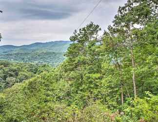 Lainnya 2 Cozy Nature Lovers' Dream Cabin w/ Fire Pit & Deck