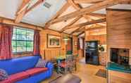 Lainnya 5 Cozy Nature Lovers' Dream Cabin w/ Fire Pit & Deck