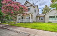 Others 2 Stunning Farmhouse in Historic Downtown Bastrop!