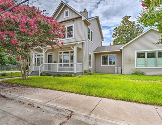 Others 2 Stunning Farmhouse in Historic Downtown Bastrop!