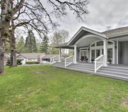 อื่นๆ 6 Contemporary Tacoma Cottage w/ Deck & Pond!