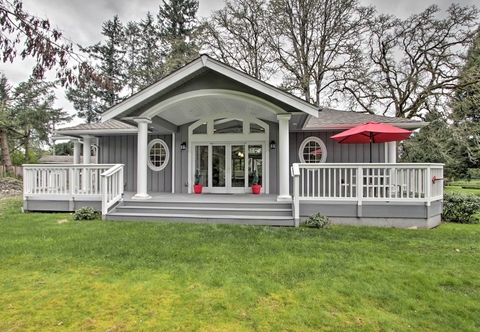 อื่นๆ Contemporary Tacoma Cottage w/ Deck & Pond!