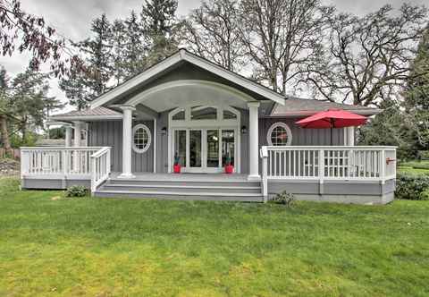 Khác Contemporary Tacoma Cottage w/ Deck & Pond!