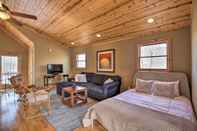 Lain-lain Cozy Hayesville Couples Getaway w/ Marina Access!