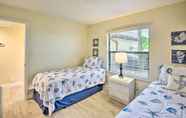 Others 3 Sun-soaked Condo w/ Balcony - Steps to Beach!
