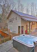 Imej utama Bryson City Cottage w/ Hot Tub & Waterfall Views!