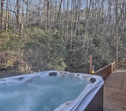 Others 6 Bryson City Cottage w/ Hot Tub & Waterfall Views!