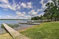 Others Lakefront Retreat W/boat Rentals, Beach & Bar