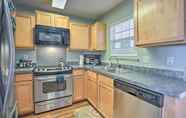 Others 5 Charleston Townhome ~ 13 Mi to Sand & Surf!