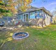 Others 2 Waupaca Lake Cottage w/ Fire Pit & Boat Dock