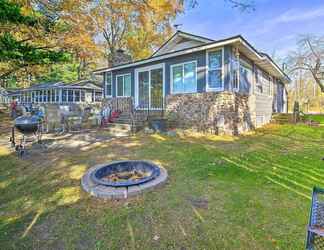 Others 2 Waupaca Lake Cottage w/ Fire Pit & Boat Dock