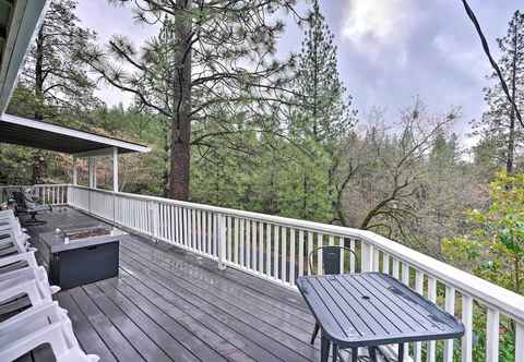 Others Charming & Pet-friendly Pine Grove Retreat!