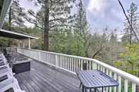 Others Charming & Pet-friendly Pine Grove Retreat!