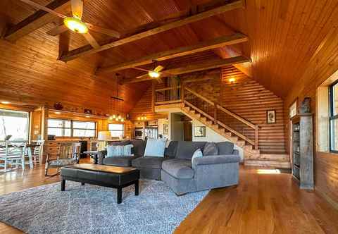 Others Charming Cabin w/ Hot Tub, Fire Pit & Views!