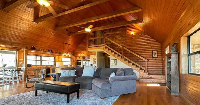 Lain-lain Charming Cabin w/ Hot Tub, Fire Pit & Views!