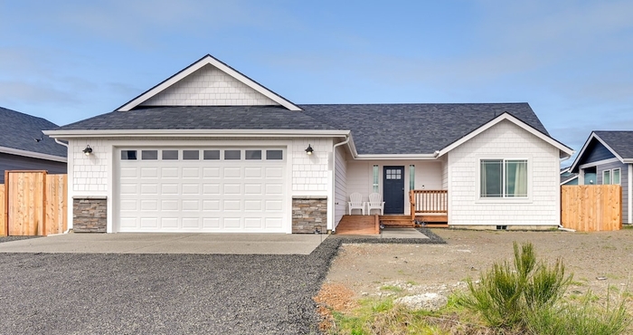 Others Ocean Shores Home w/ Game Room - Walk to Beaches!