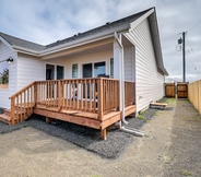 อื่นๆ 4 Ocean Shores Home w/ Game Room - Walk to Beaches!